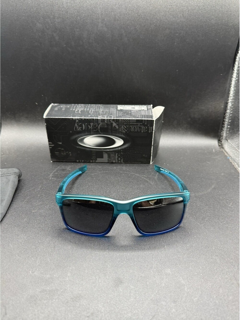 Oakley Mainlink Artic Mist/Prizm Black Iridium Lenses OO9264-4057